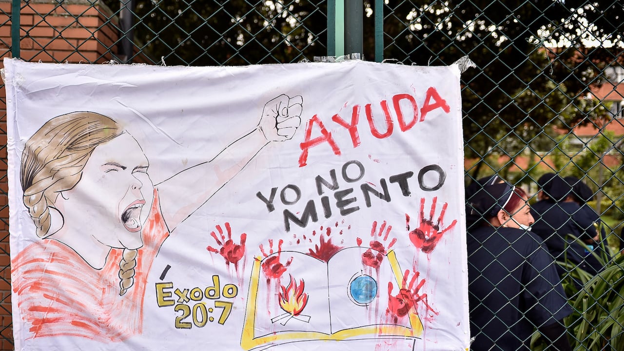 Esta es una de las pancartas que fue instalada en inmediaciones de la institución educativa donde ocurrieron los presuntos abusos sexuales por parte de un docente.