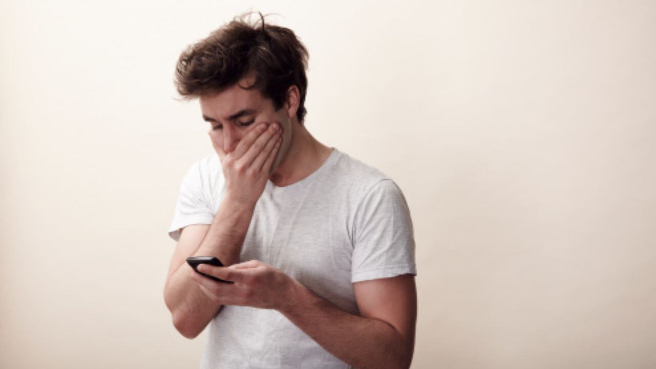 Cómo quitar los rayones del celular.