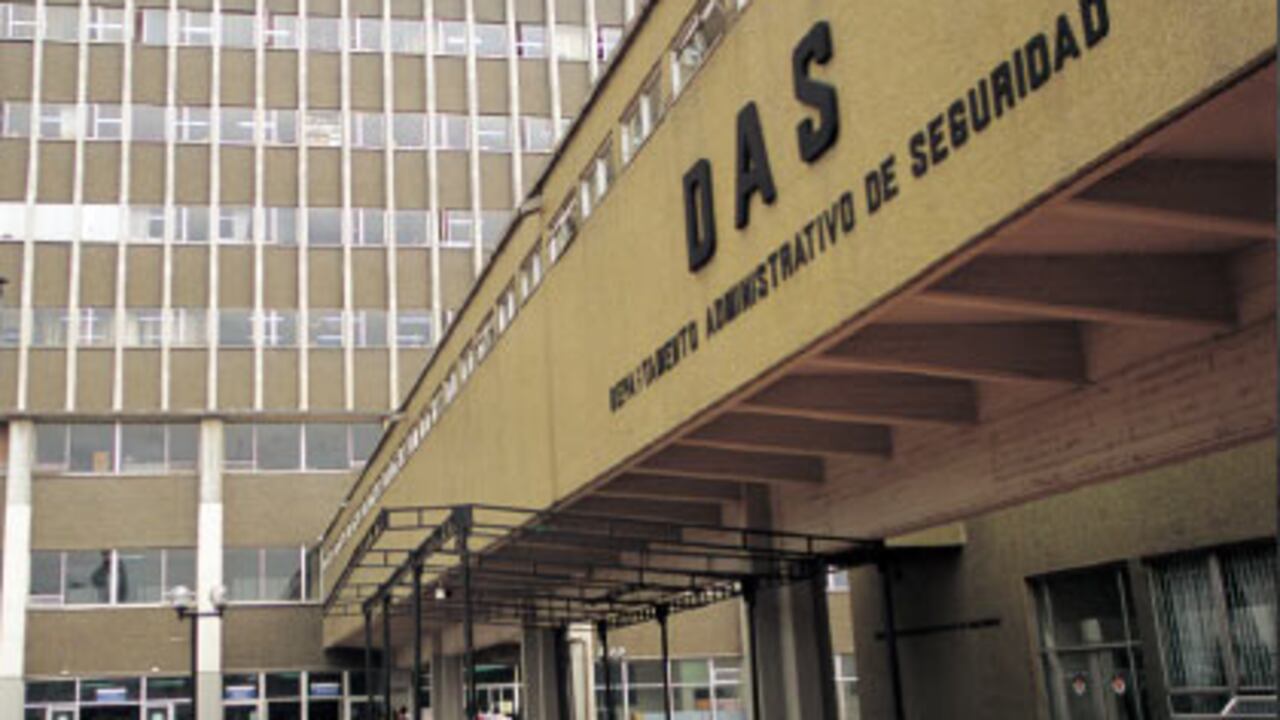 El ex jefe de Contrainteligencia del DAS, Jorge Lagos (izquierda), le dijo a la Procuraduría que el 22 de febrero de este año, día que estalló el escándalo de las ‘chuzadas’ le informó al director de esa entidad, Felipe Muñoz, que había que destruir unos documentos sobre terrorismo islámico