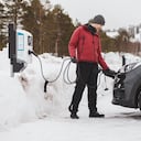 Son diferentes las consecuencias al conducir carros eléctricos en bajas temperaturas.