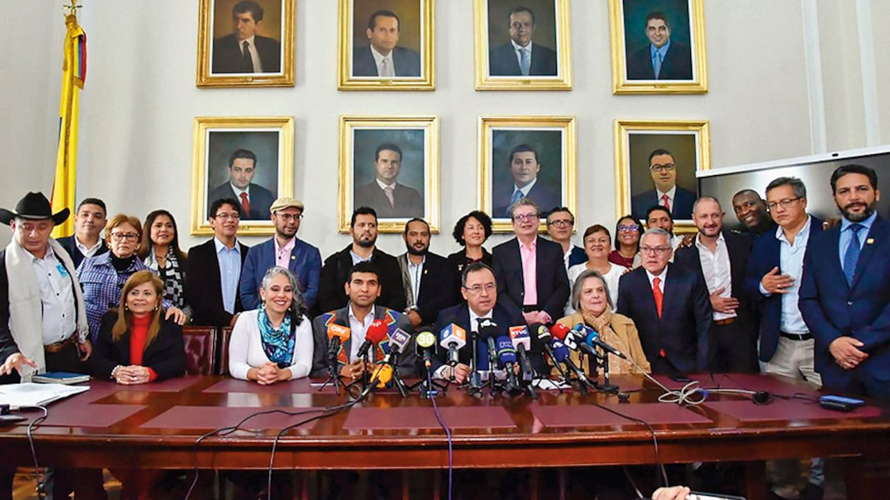 Los congresistas del Pacto Histórico tendrán que aportar entre 1 y 6 millones para financiar un plan estratégico de comunicaciones que impulse las reformas del Gobierno Petro. Algunos están inconformes.