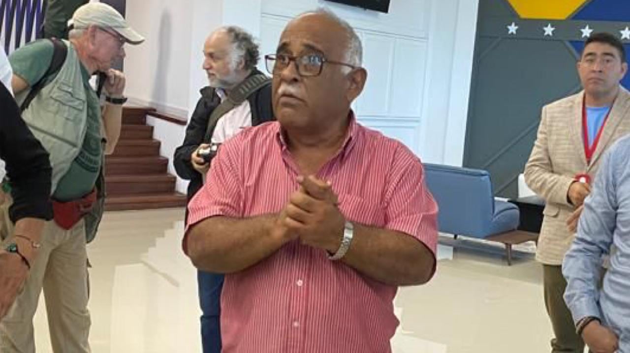 El general (r) Carlos Martínez ha tenido relación con los diálogos de paz colombianos conde Venezuela ha sido país garante.