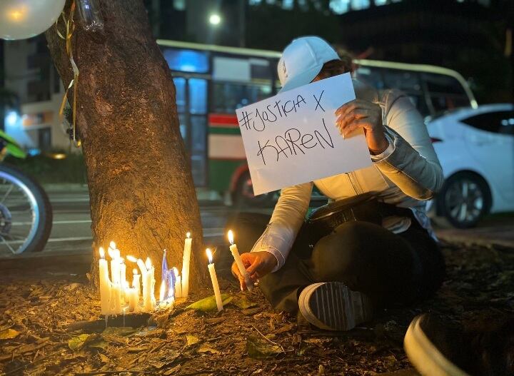 Con velatón pidieron justicia por el presunto caso de abuso sexual que sufrió la mujer que se suicidó en Medellín