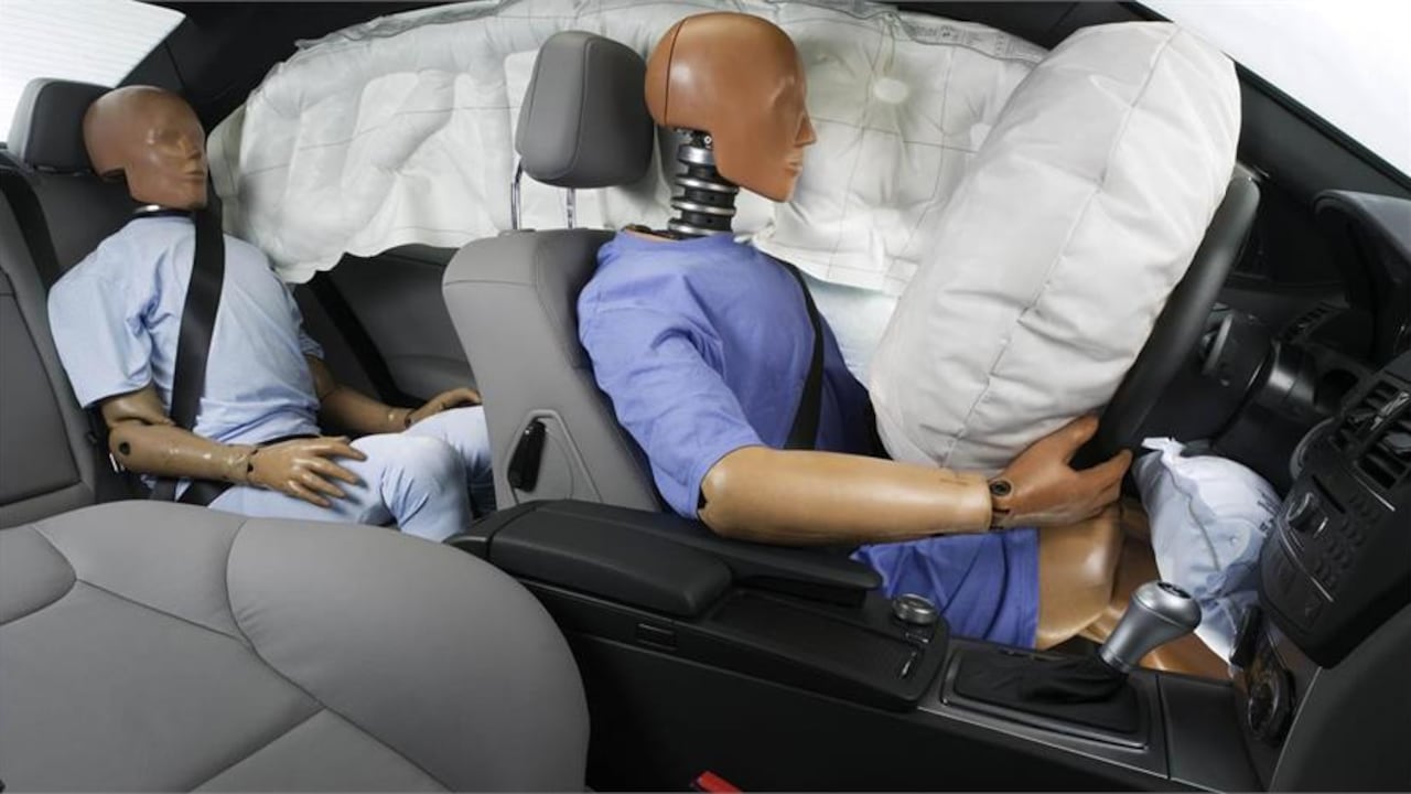 Las bolsas de aire protegen el cuello y la cabeza de los pasajeros y conductores.