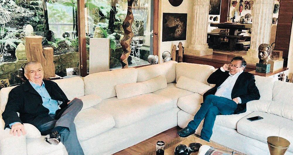 El pasado lunes, en la residencia del expresidente César Gaviria, se cumplió la reunión del exmandatario con Gustavo Petro, precandidato del Pacto Histórico y primero en las encuestas. Los acercamientos, que pueden sacudir el tablero político, los tienen en el ojo del huracán.