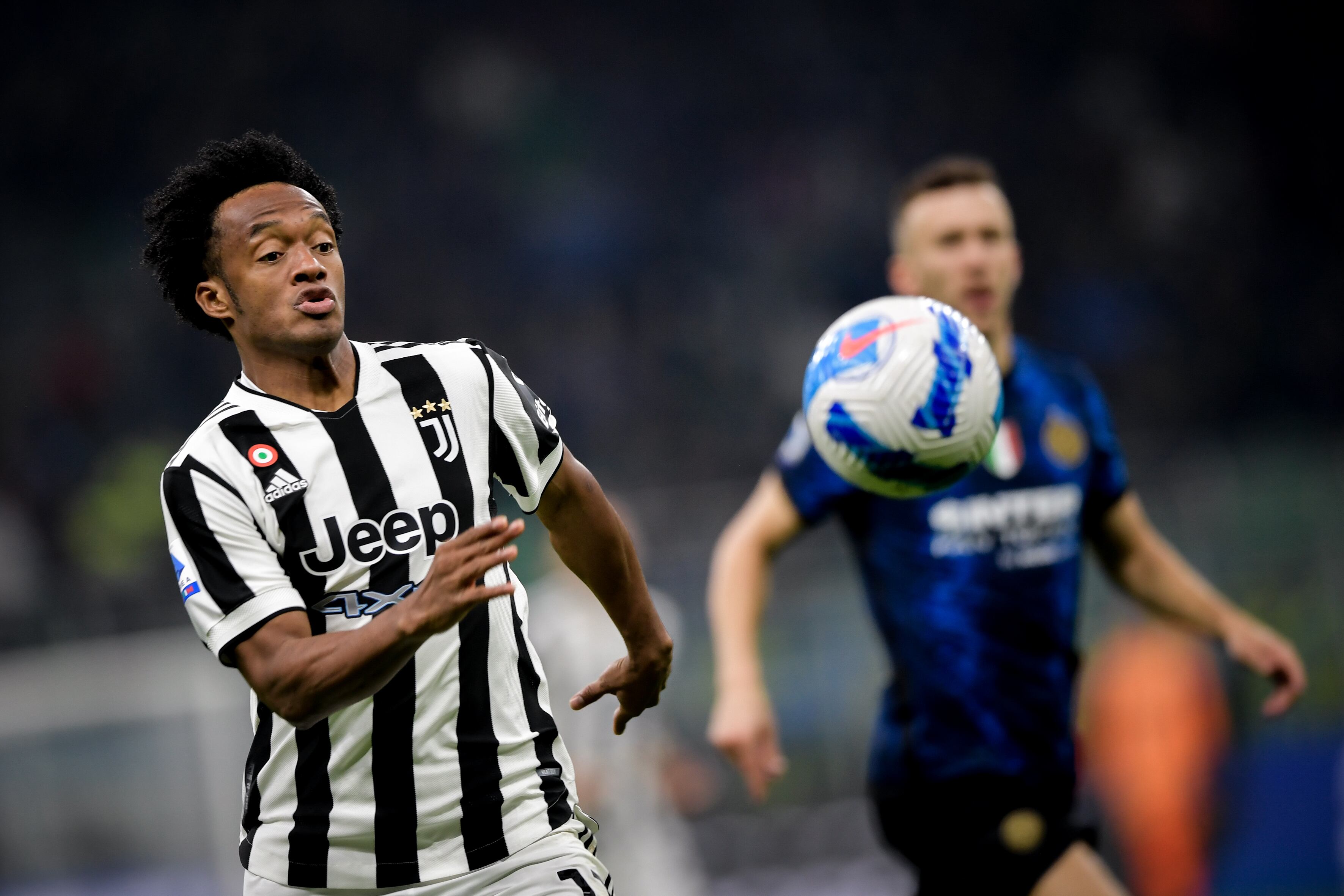 MILAN, ITALY - OCTOBER 24: Juan Cuadrado of Juventus in action during the Serie A match between FC Internazionale and Juventus at Stadio Giuseppe Meazza on October 24, 2021 in Milan, Italy. (Photo by Daniele Badolato - Juventus FC/Juventus FC via Getty Images)