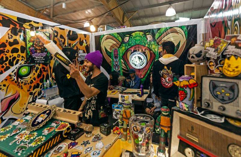 Cultura popular, cómics, graffiti y otras expresiones artísticas también se vieron en la feria. FOTO: Mauricio Flórez / Semana