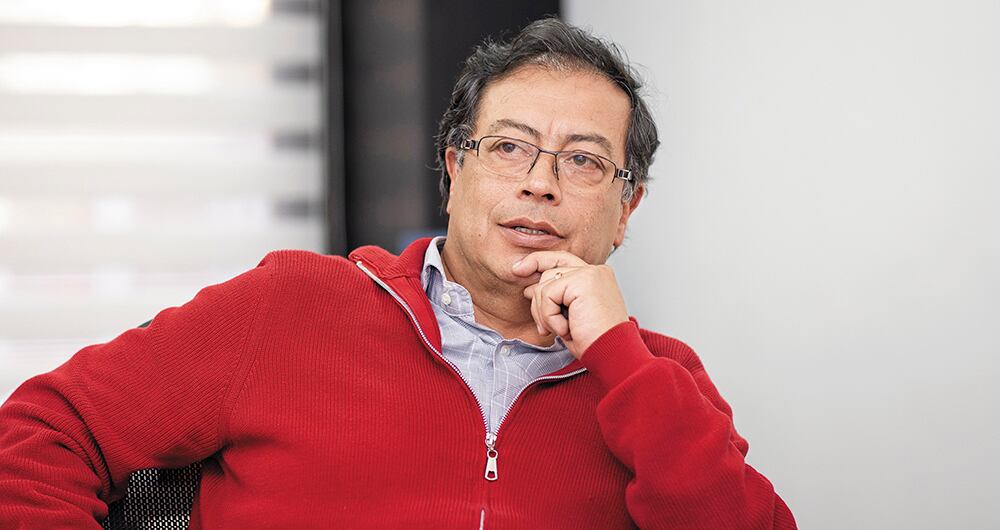 Gustavo Petro propone que el Gobierno restrinja distribución de dividendos a banqueros