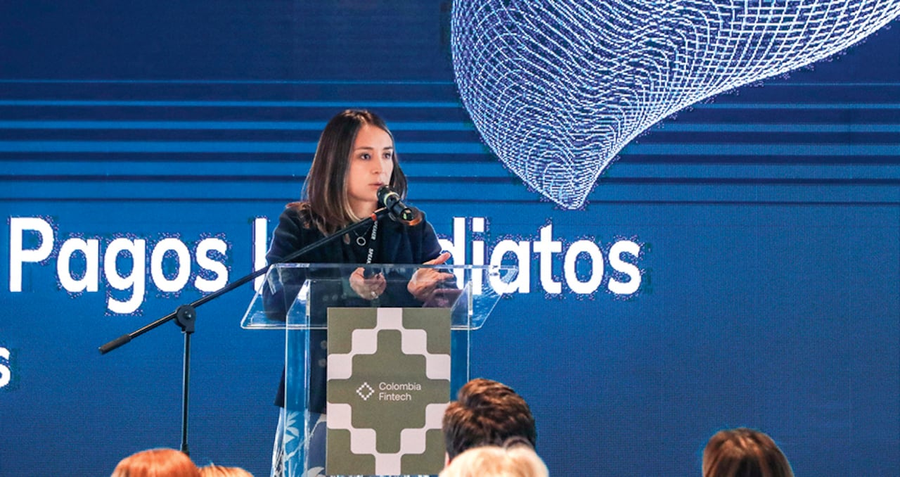 Ana María Prieto, directiva del Emisor, explica que el nuevo sistema de pagos inmediatos busca reducir el uso de efectivo y fomentar la formalidad de los pequeños comercios.