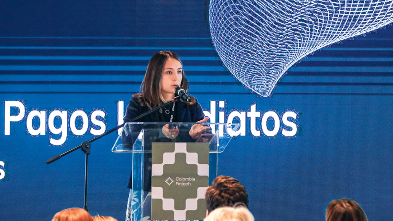 Ana María Prieto, directiva del Emisor, explica que el nuevo sistema de pagos inmediatos busca reducir el uso de efectivo y fomentar la formalidad de los pequeños comercios.