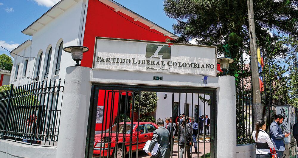   El apoyo del Partido Liberal a Alejandro Gaviria está condicionado a una convención roja en noviembre próximo, donde el nombre del académico seguramente competirá con los exgobernadores Eduardo Verano de la Rosa y Luis Pérez. 