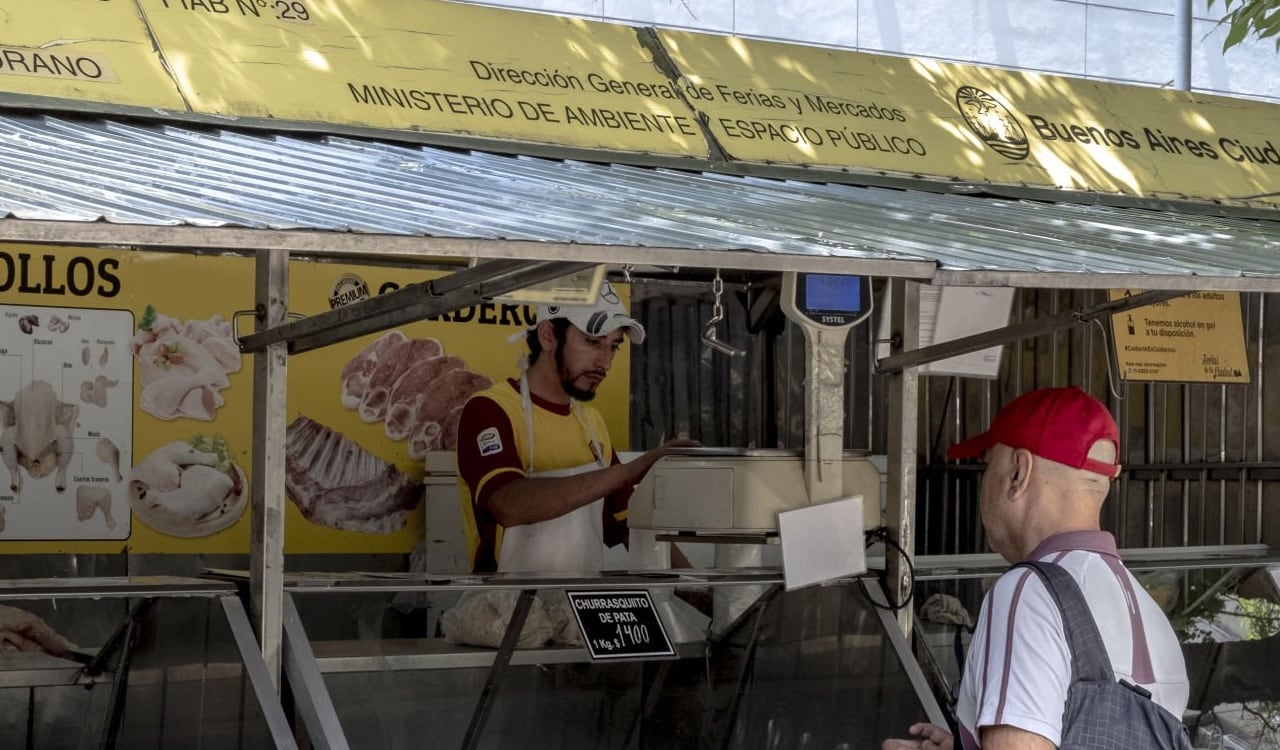 Los ciudadanos argentinos siguen pagando los platos rotos en este incremento de la inflación que se acerca al 100 %