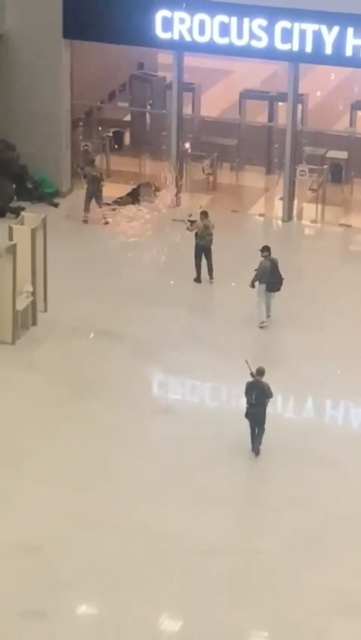 Hombres armados abren fuego en el Ayuntamiento de Crocus, en Krasnogorsk, región de Moscú, Rusia, el 22 de marzo de 2024