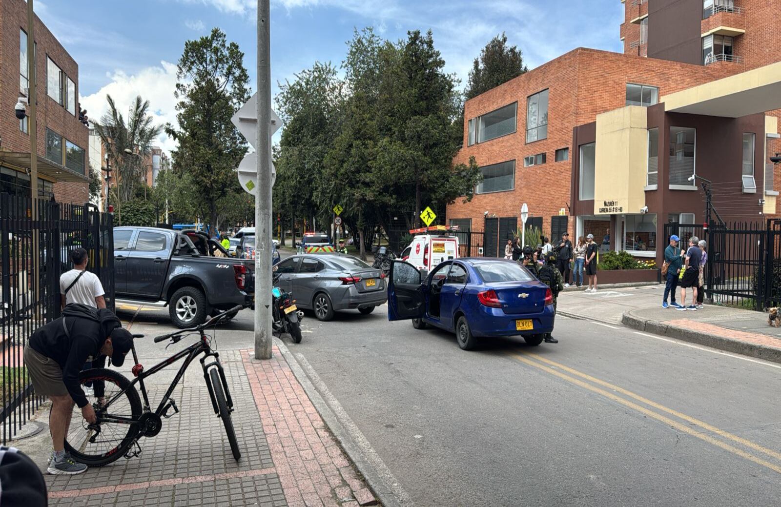 En medio de los hechos se registraron tres soldados heridos.