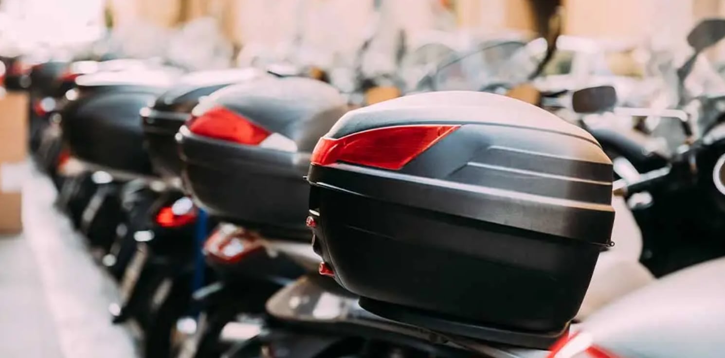 ¿Motos con baúl tendrán problemas en carreteras de Colombia si no cumplen con este requisito? Esto dice la Ley sobre el kit de carreteras
