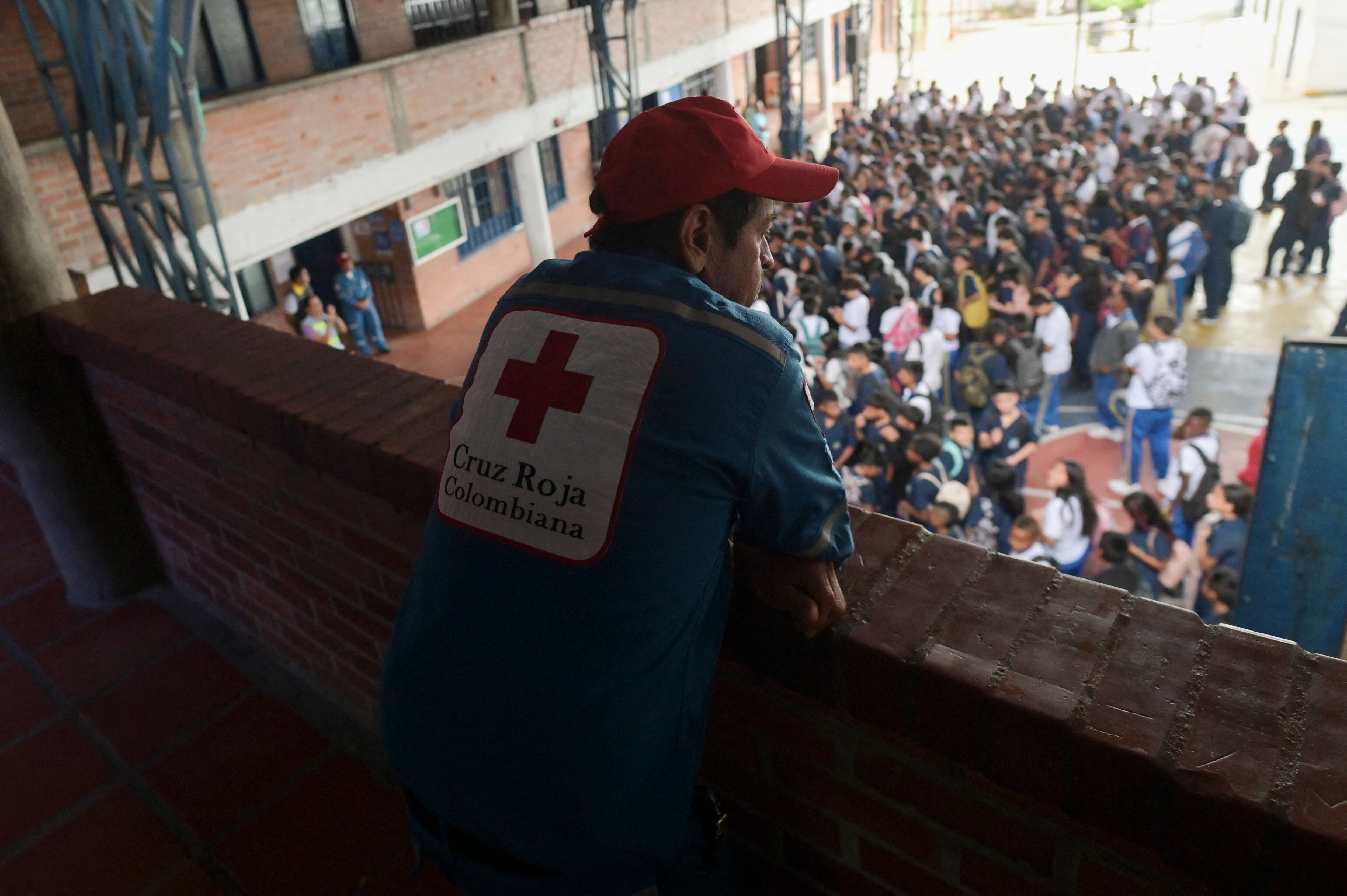 Impactos de bala en las paredes y las puertas dan cuenta de viejos ataques de organizaciones ilegales que siembra terror en esta región.