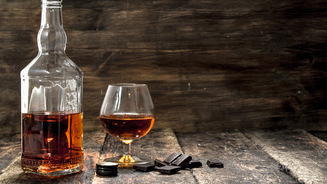 Un 10 % del total de casos de cáncer en los hombres y un 3 % de las mujeres es atribuible al alcohol.