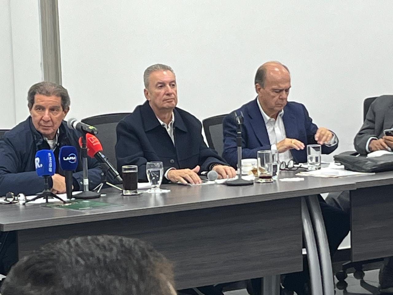 José Félix Lafaurie, presidente de Fedegan, y otros integrantes del gremio de ganadero, se pronunciaron sobre la eventual emergencia económica.