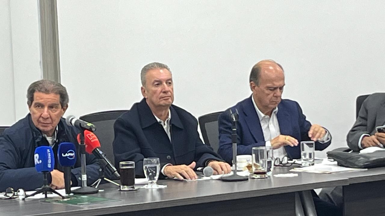 José Félix Lafaurie, presidente de Fedegan, y otros integrantes del gremio de ganadero