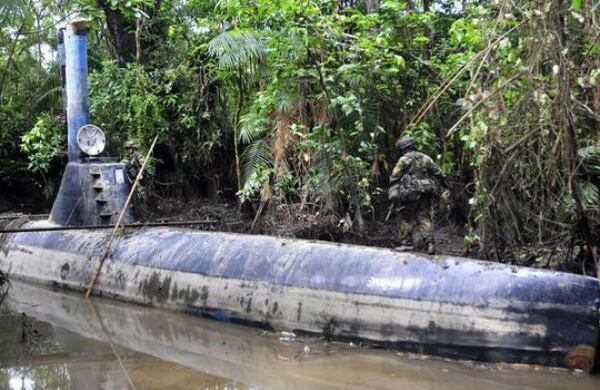 En esta ‘mula’ cabían 10 toneladas de droga y fue encontrada por la Armada cerca a Timbiquí, Cauca. En 2007, cayó el ‘narcosubmarino’ de mayor capacidad de almacenamiento: 12 toneladas. 