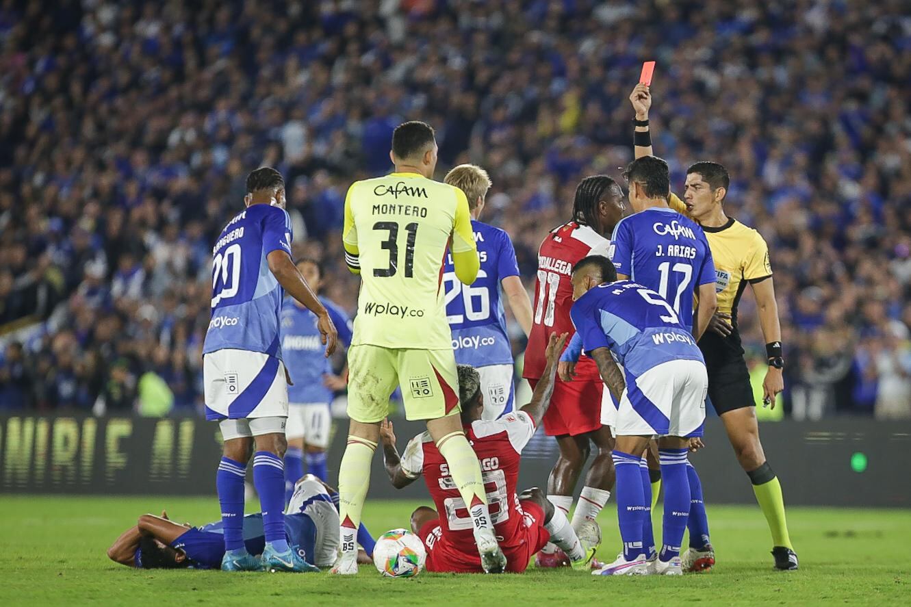 Momento de la expulsión de Harold Santiago Mosquera.