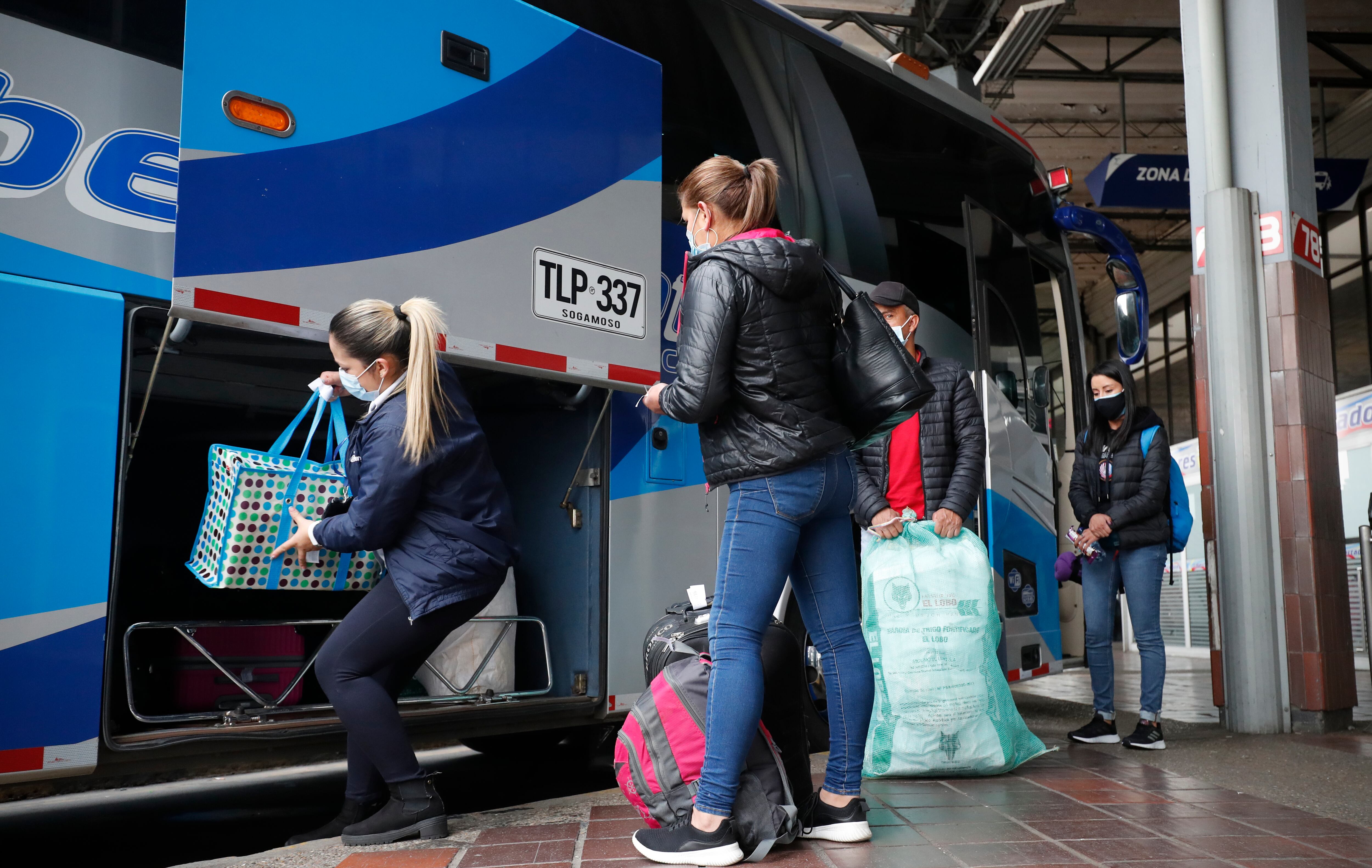 Terminal de Transportes de Bogotá 
puente de Semana Santa
turismo por Colombia
Abril 13 del 2022
Foto Guillermo Torres Reina / Semana