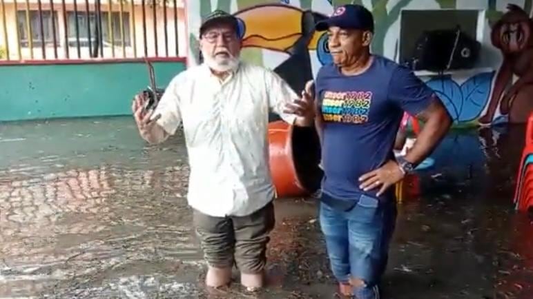 A la izquierda, Bernardo Hoyos, exalcalde de Barranquilla.