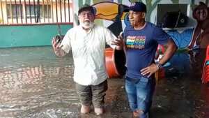 A la izquierda, Bernardo Hoyos, exalcalde de Barranquilla.