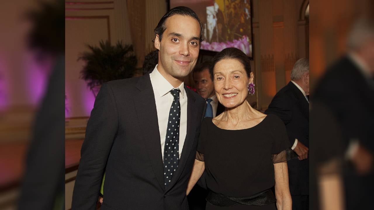 Andrés Santo Domingo y su madre Beatriz Dávila.