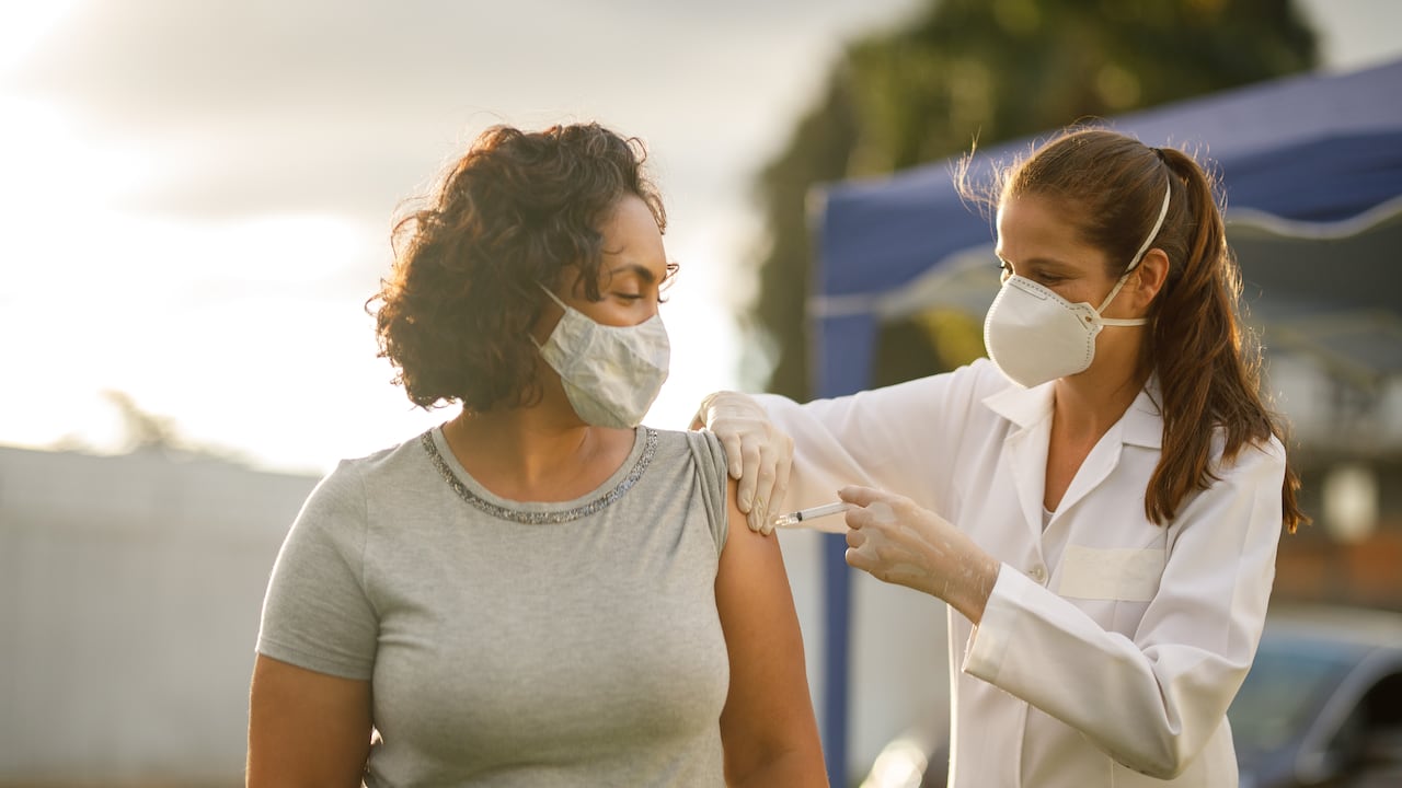 Desde la próxima semana, manifestó el ministro de Salud, Fernando Ruiz Gómez, empezará la fase de cierre masivo del Plan Nacional de Vacunación.