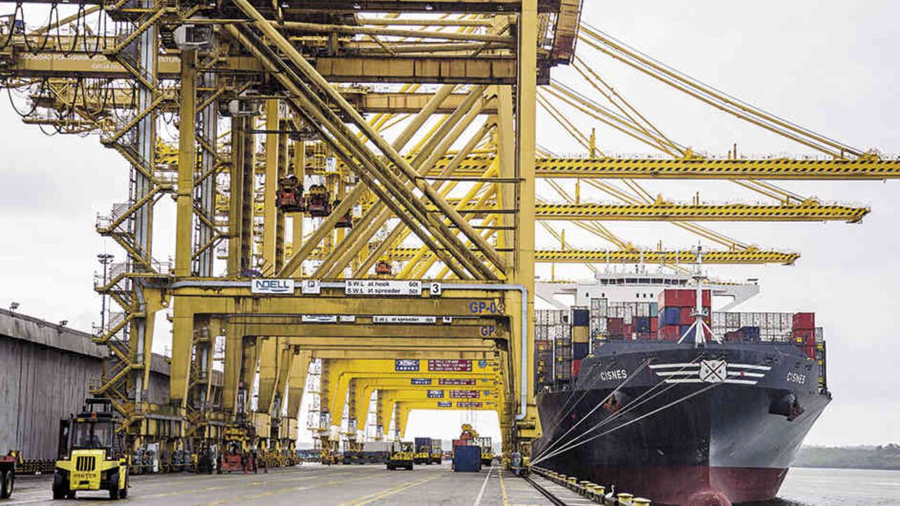 La Sociedad Portuaria Regional de Buenaventura, uno de los principales puertos en Colombia, mueve más de 50% de la carga en el país.