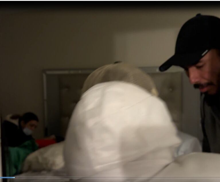 Juan Diego Alvira registró cada instante de ese recorrido que se convirtió en una montaña rusa de emociones, pero el esperado momento del reencuentro fue a puerta cerrada.