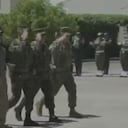 El ministro de defensa (camisa blanca), general (r), Jorge Mora, apareció armado durante una ceremonia militar en Valledupar, Cesar.