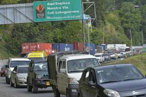 El paso de camiones hacia Buenaventura generó gran afectación en las vías del oeste de la ciudad.