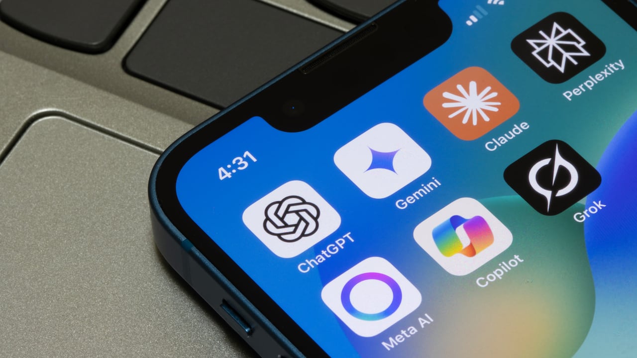 La actualización de iOS ofrece dos formas distintas para consultar cuánto falta en el proceso de recarga de la batería.