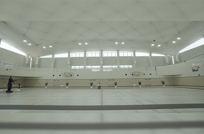 A más de 24 metros de distancia, un robot humanoide ha realizado un disparo histórico, estableciendo un nuevo récord que desafía los límites de la tecnología actual.