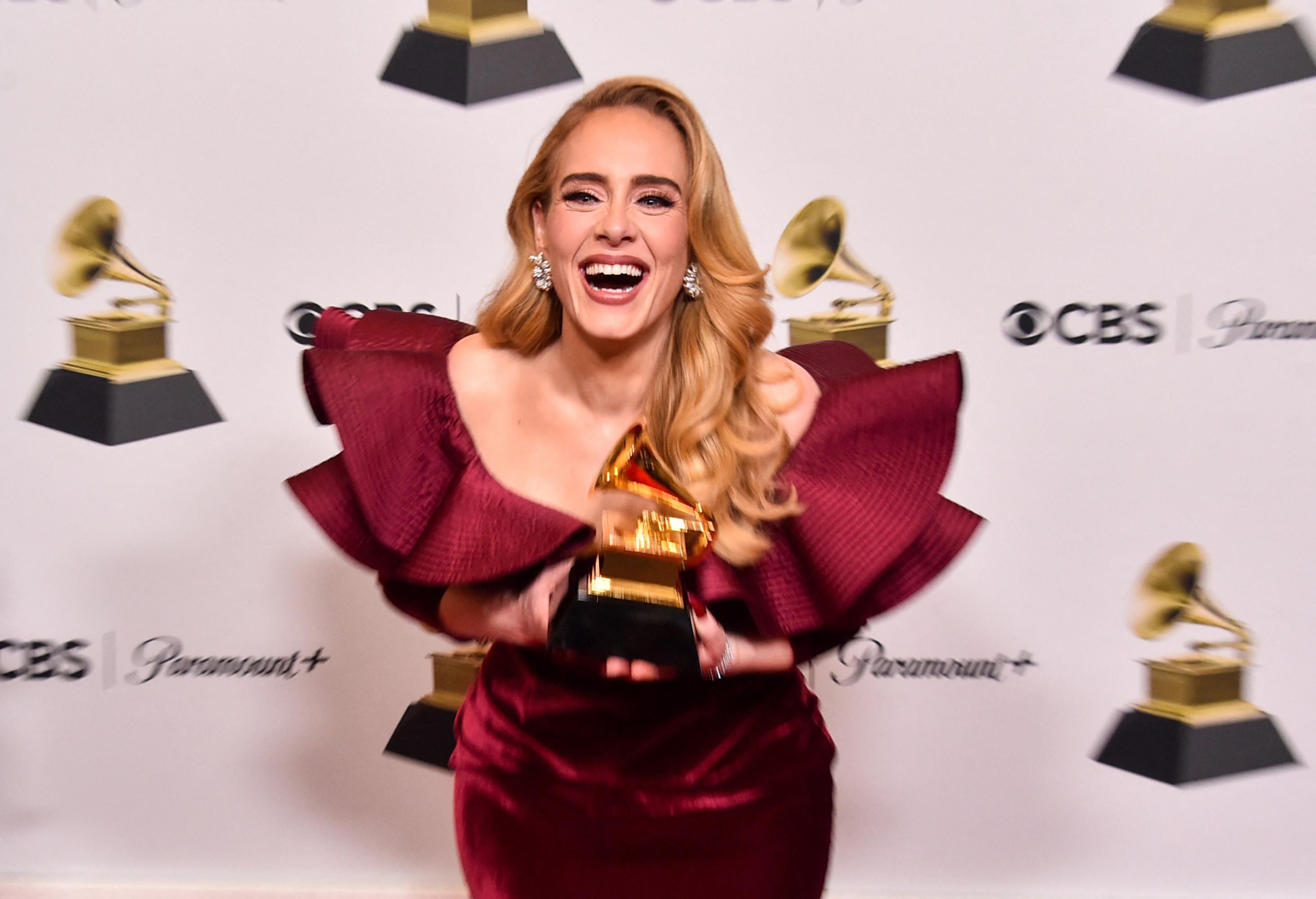 Adele, ganadora de Grammys, se mostró muy empática con su colega Shakira. Y fans de la barranquillera la aman.