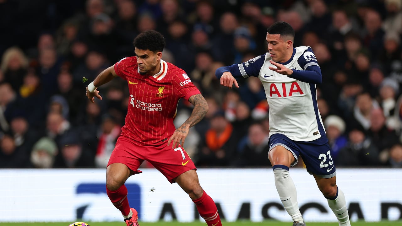 LONDON, ENGLAND - DECEMBER 22: Luis Diaz of Liverpool runs with the ball under pressure from Pedro Porro of Tottenham Hotspur during the Premier League match between Tottenham Hotspur FC and Liverpool FC at Tottenham Hotspur Stadium on December 22, 2024 in London, England. (Photo by Marc Atkins/Getty Images)
