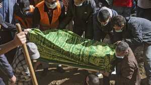 El entierro de Rayan, el menor que cayó en un pozo en Marruecos, se llevó a cabo este 7 de febrero.