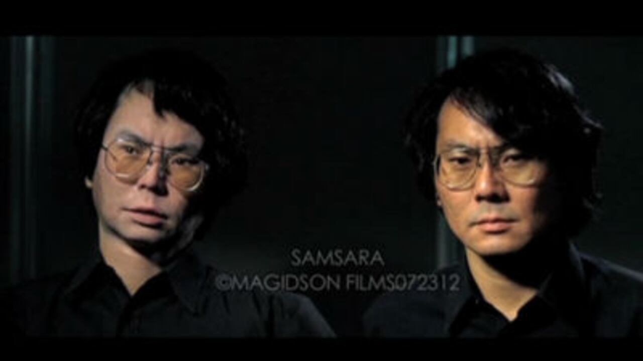 El parecido entre la máquina y el humano es tan sorprendente que no se sabe a primera vista quién es quién.