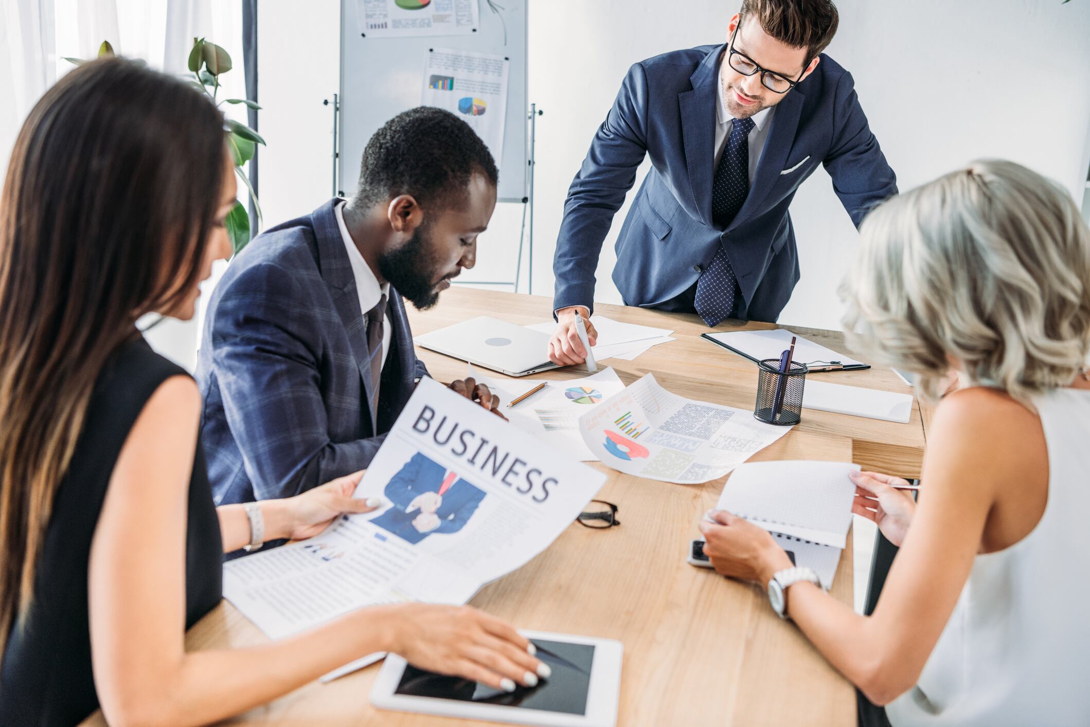 Solvo Global invita a profesionales apasionados por la asistencia legal y con habilidades bilingües a unirse como Asistentes Legales.