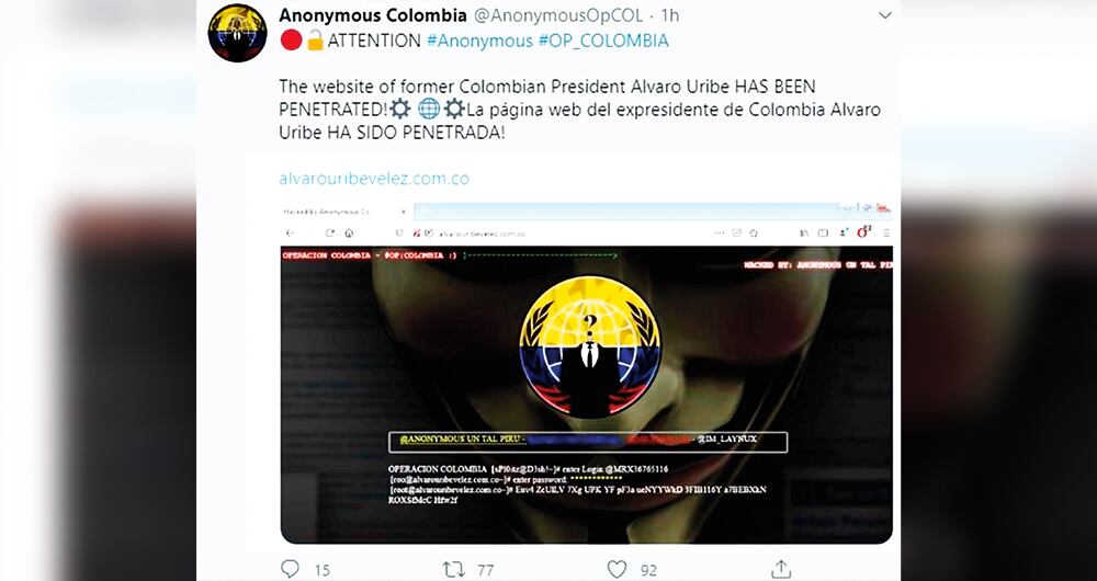 Para coordinar sus ataques y blancos, el capturado usaba una reconocida aplicación de mensajería instantánea de color azul. 