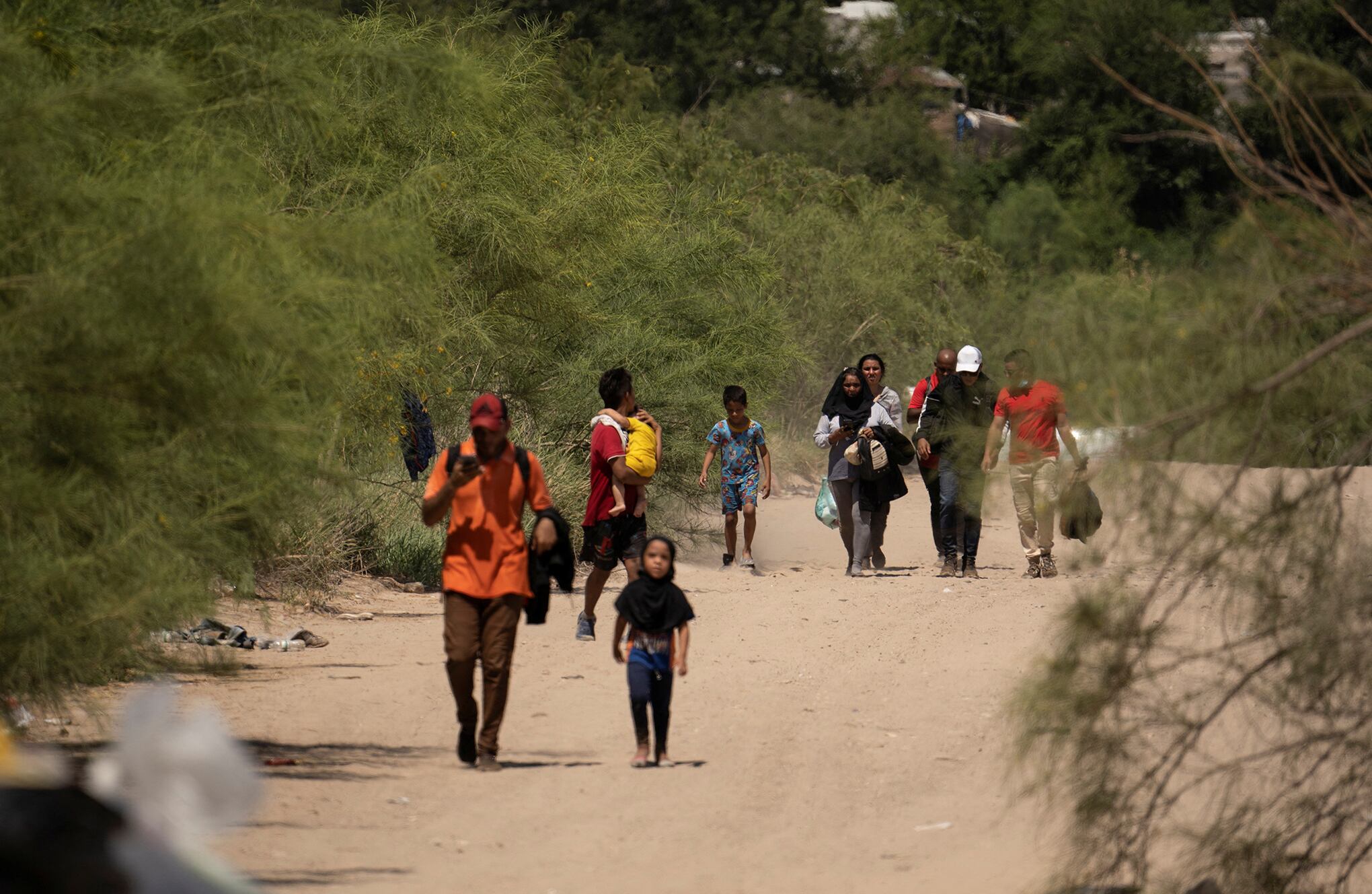 En imágenes : Solicitantes de asilo cruzan Río Grande hacia EE. UU.