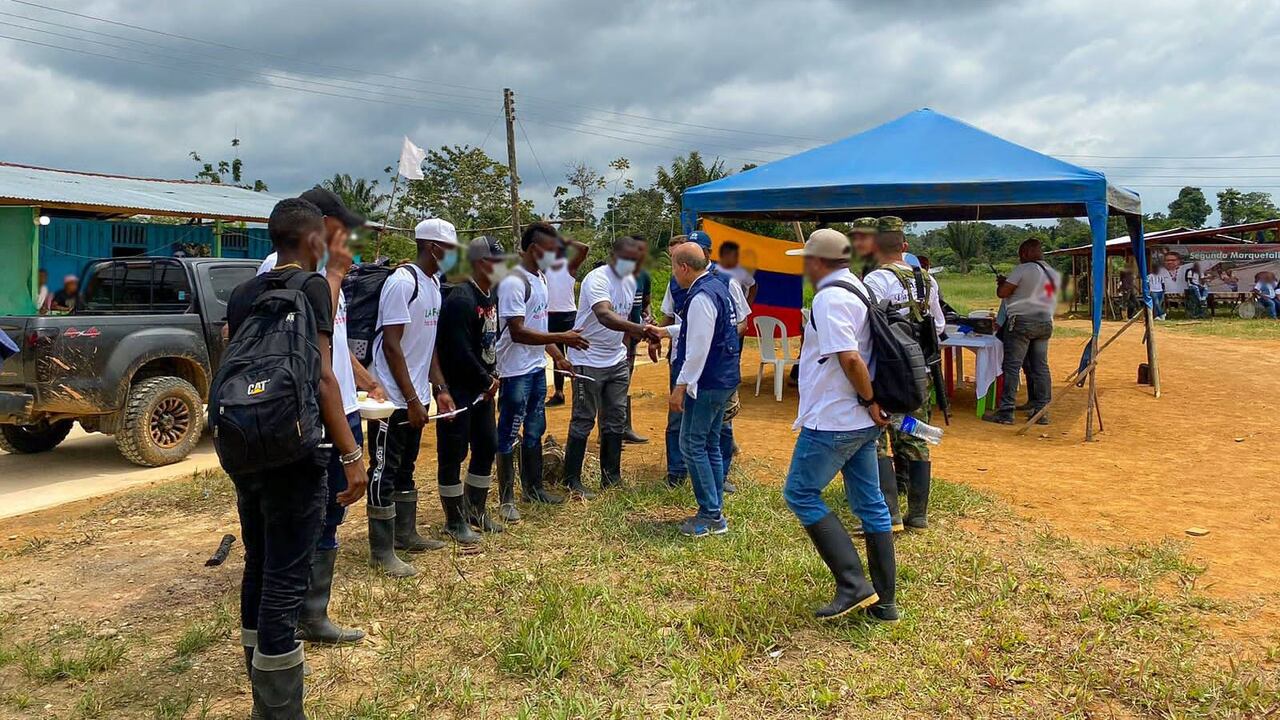 Los 16 liberados eran jóvenes entre los 18 y 25 años.