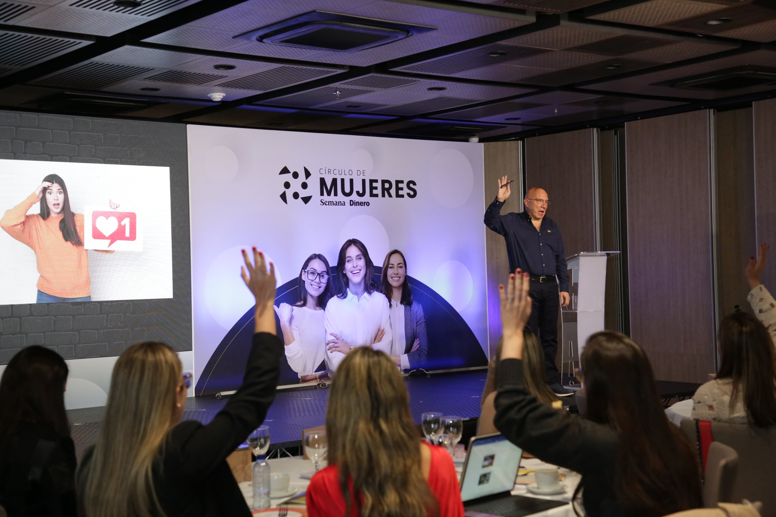 Durante la sesión, Chema también enfatizó la relevancia de las habilidades de comunicación y cómo los líderes deben adaptarse para liderar a través de plataformas digitales.