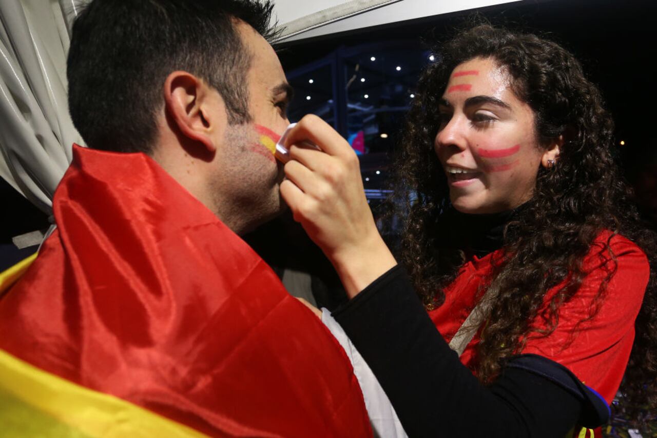 SYDNEY, AUSTRALIA - AUGUST 20: Fans at the Sydney FIFA Fan Festival prepare to watch the FIFA Women's World Cup Final, being played at Stadium Australia, on August 20, 2023 in Sydney, Australia. (Photo by Lisa Maree Williams/Getty Images)