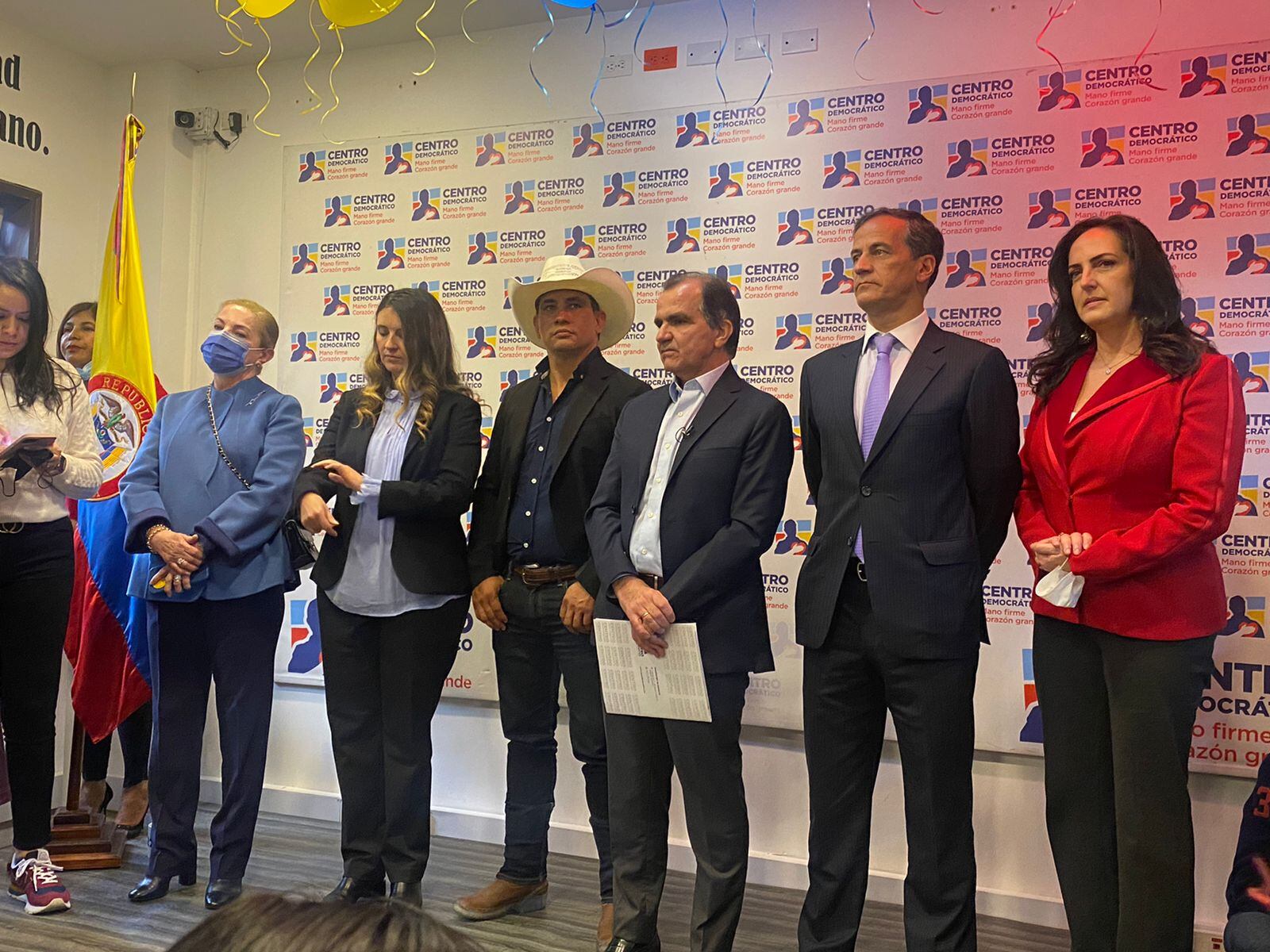 Los precandidatos presidenciales acompañaron el anuncio de la candidatura de Óscar Iván Zuluaga.