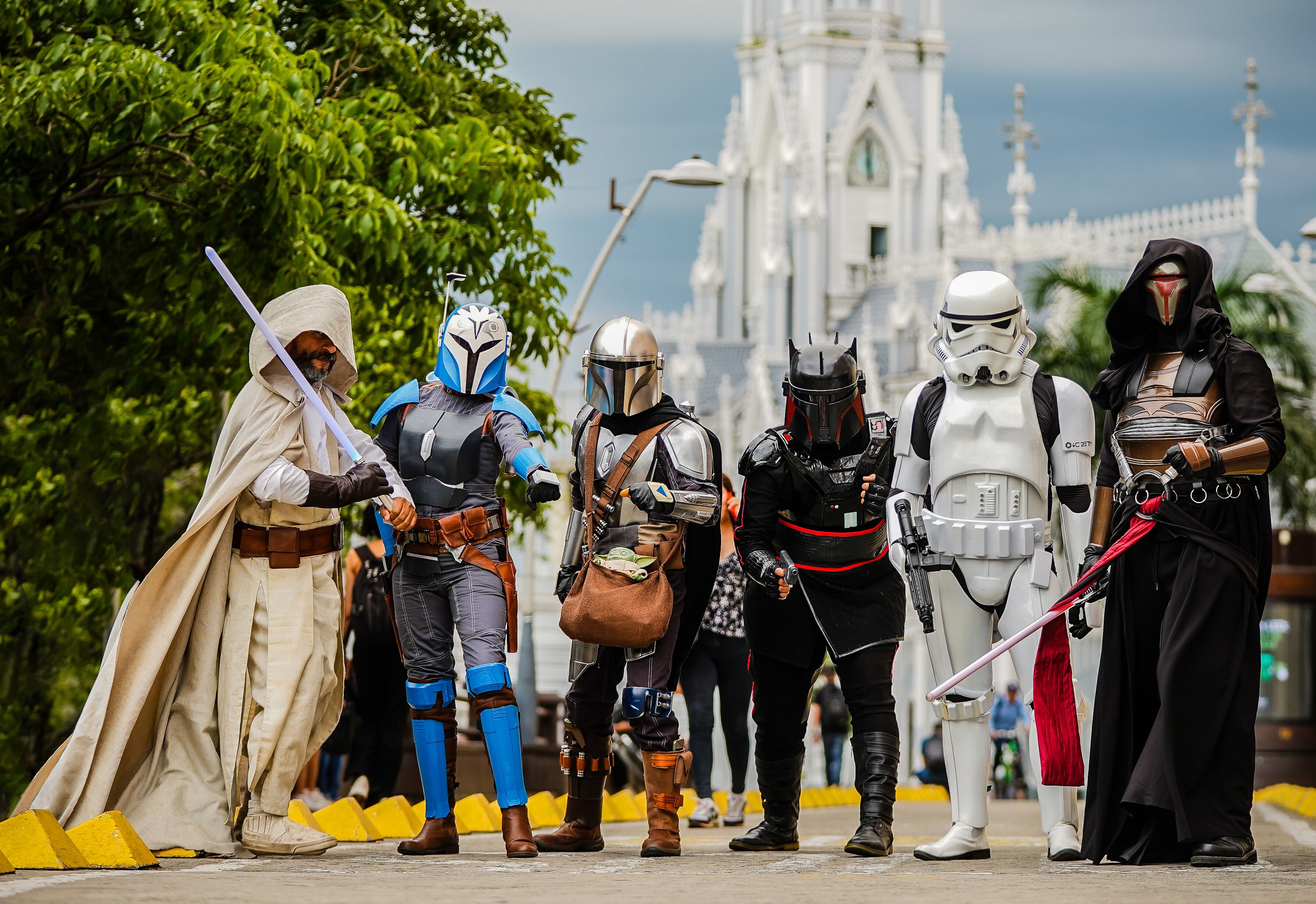 Detrás del universo galáctico que se apodera, este 3 de mayo, del Centro Cultural Comfandi, hay más de 10 comunidades caleñas que decidieron responder al llamado de Star Wars Cali para hacer historia