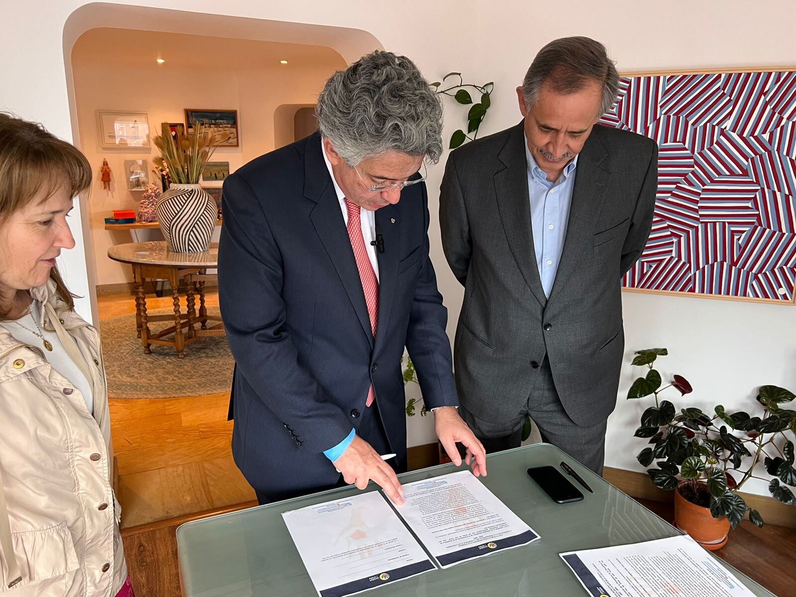 Enrique Gómez con Jesús Magaña de Unidos por la vida Foto: Prensa Enrique Gómez