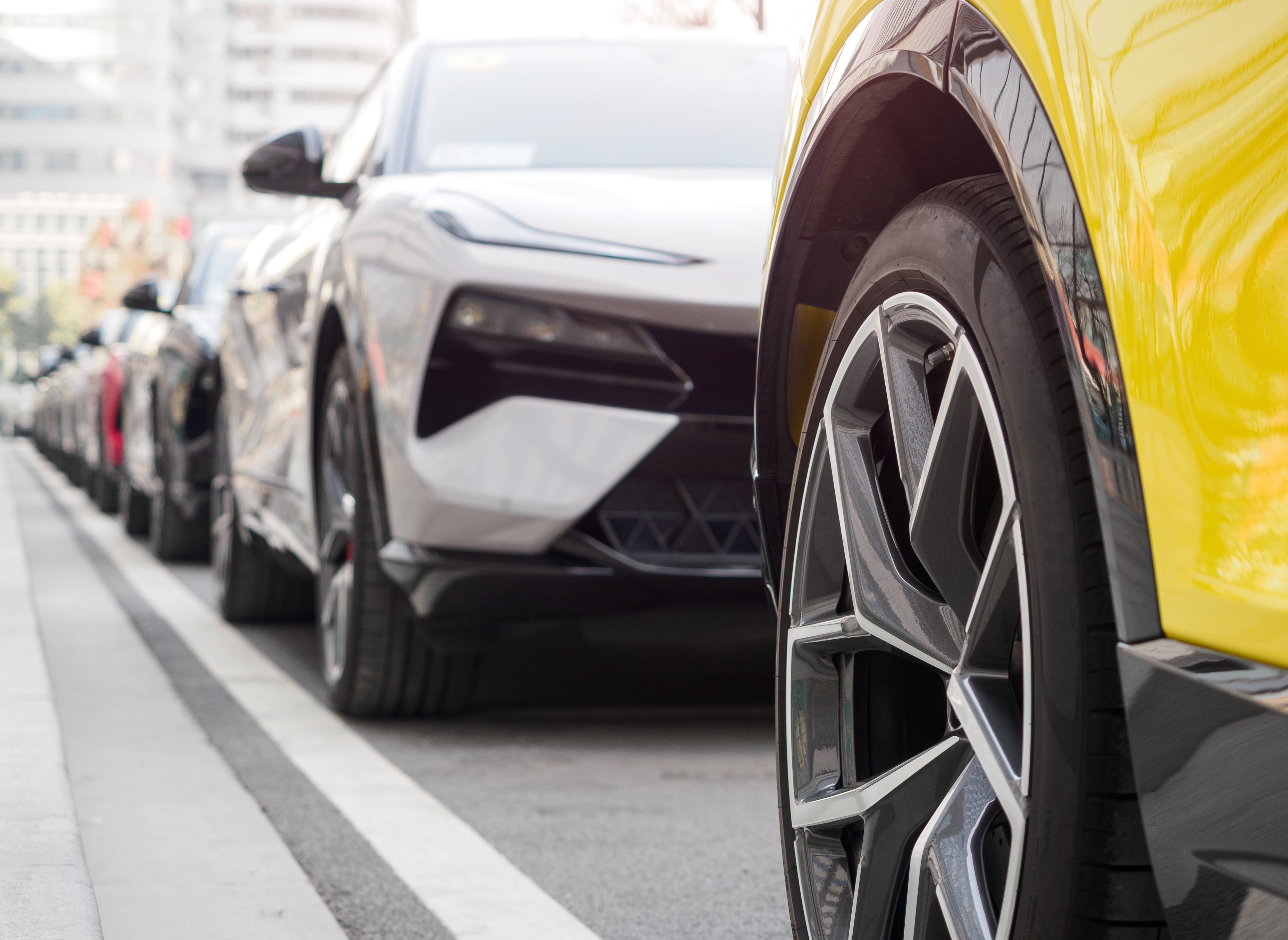 Los neumáticos para vehículos eléctricos deben responder a mayores exigencias por el peso de las baterías, el torque instantáneo y la eficiencia energética.